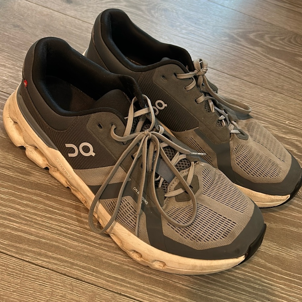 ON RUNNING CLOUDRUNNER SNEAKERS